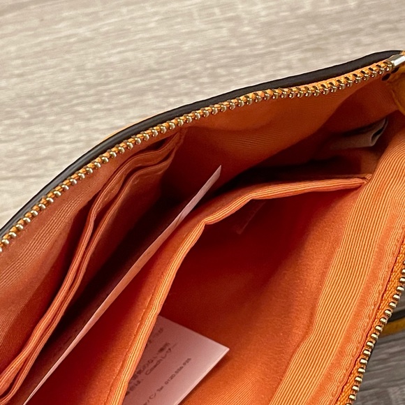 QUINN CROSSBODY IN PEBBLE LEATHER (COACH F52709) - Picture 5 of 6